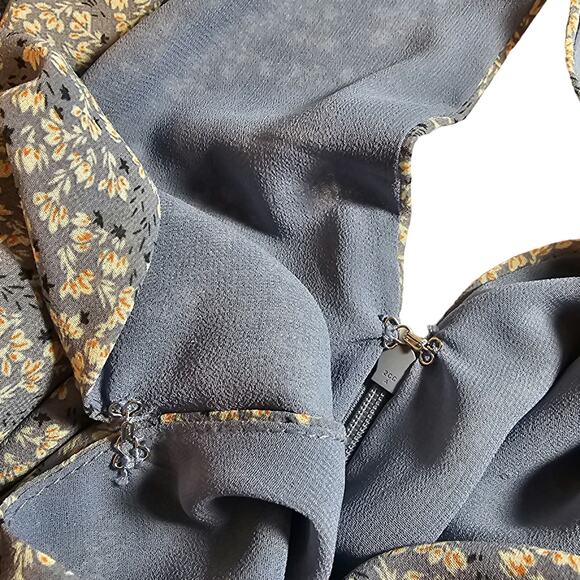 ASTR the Label Womans size M Tiered Ruffle Mini Dress Blue Ditzy Floral NWOT - Picture 3 of 8